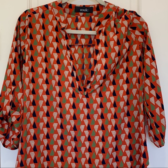 BNWOT❤️ZOUK:⭐️WOMEN’S FLOWY V CUT TRIBAL PRINT SHIRT💚 - Picture 7 of 10